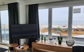 Koksijde Zeedijk La Digue 101 appartement met garage - frontaal zeezicht - adult only
